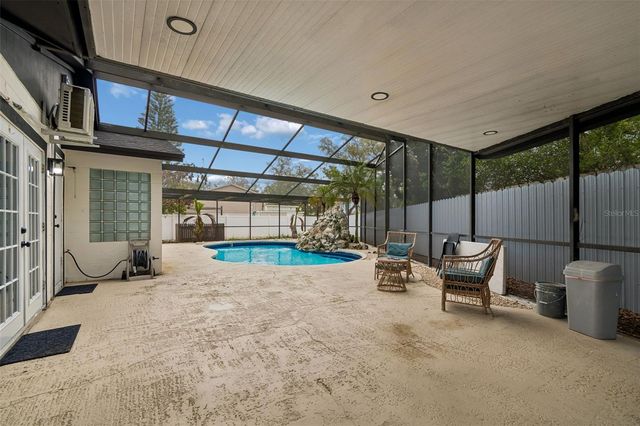 7403 SPRING COURT, Tampa, FL 33634