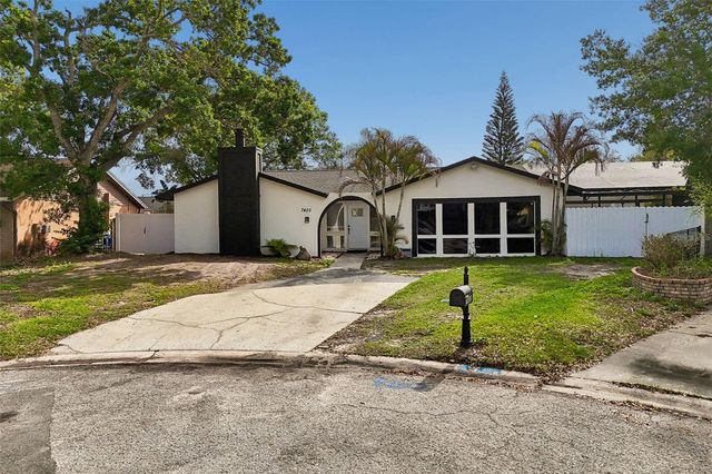 7403 SPRING COURT, Tampa, FL 33634