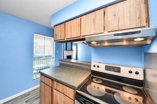 1516 Bay Area Boulevard F8, Houston, TX 77058