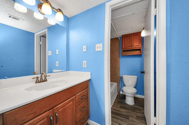 1516 Bay Area Boulevard F8, Houston, TX 77058