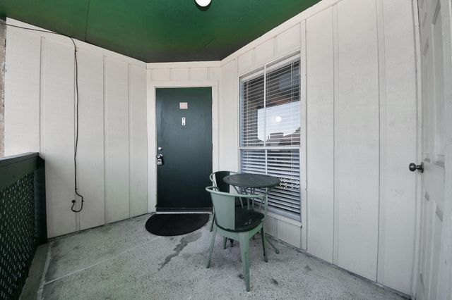 1516 Bay Area Boulevard F8, Houston, TX 77058