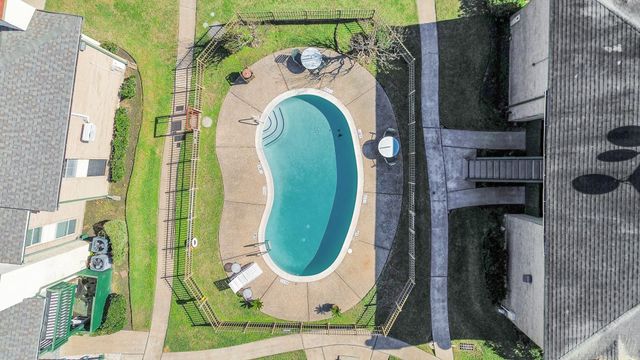 1516 Bay Area Boulevard F8, Houston, TX 77058