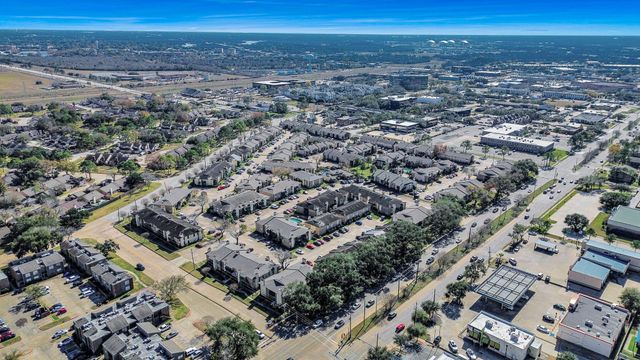 1516 Bay Area Boulevard F8, Houston, TX 77058