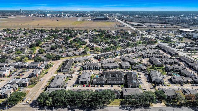 1516 Bay Area Boulevard F8, Houston, TX 77058