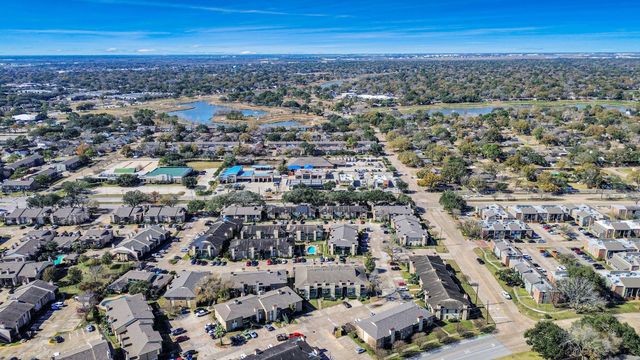 1516 Bay Area Boulevard F8, Houston, TX 77058