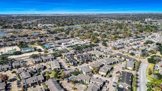 1516 Bay Area Boulevard F8, Houston, TX 77058