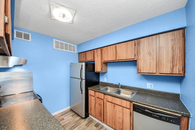 1516 Bay Area Boulevard F8, Houston, TX 77058