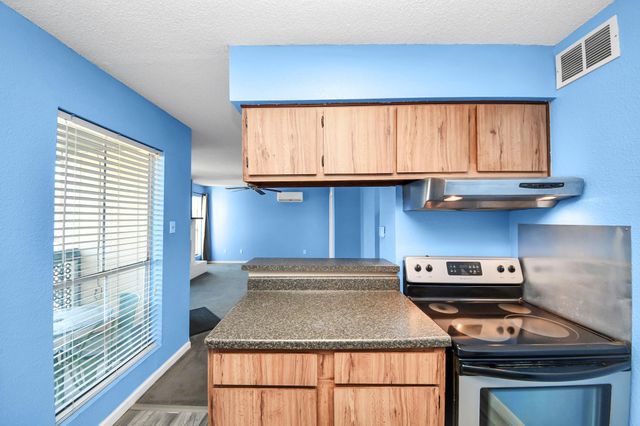 1516 Bay Area Boulevard F8, Houston, TX 77058