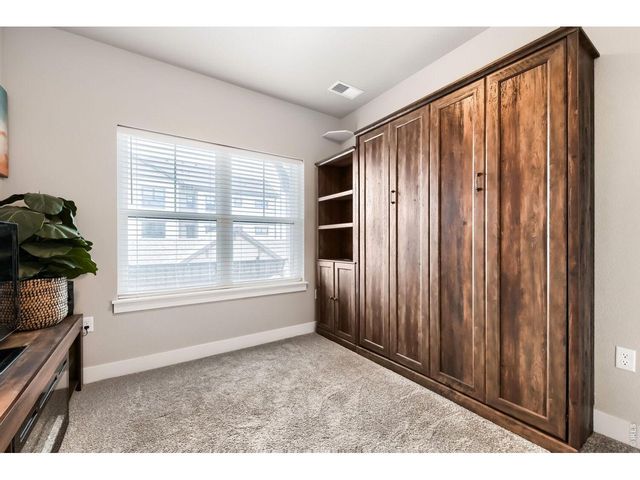 285 High Point Dr H-205, Longmont, CO 80504