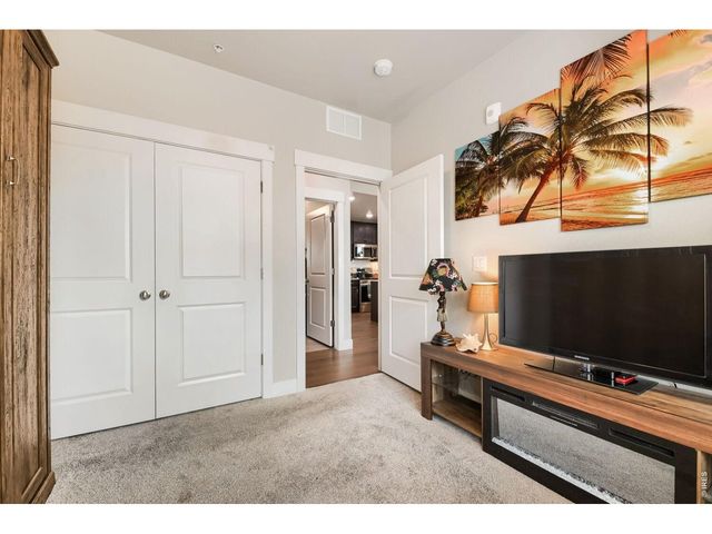 285 High Point Dr H-205, Longmont, CO 80504