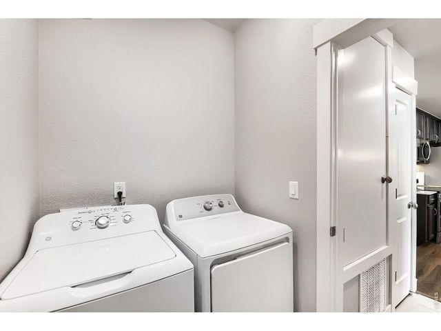 285 High Point Dr H-205, Longmont, CO 80504