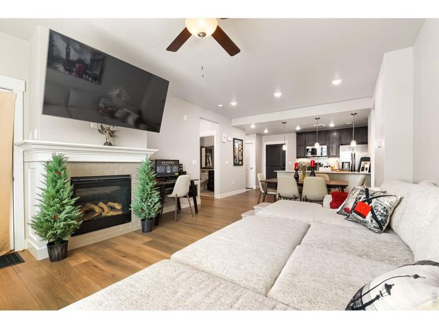 285 High Point Dr H-205, Longmont, CO 80504