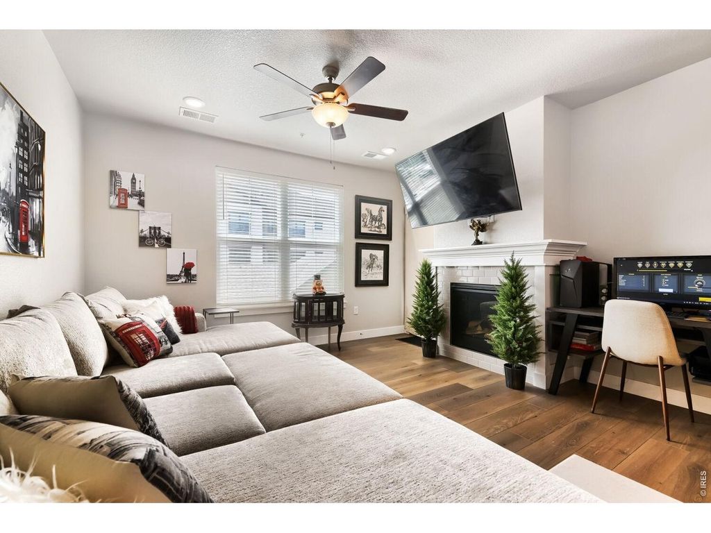 285 High Point Dr H-205, Longmont, CO 80504