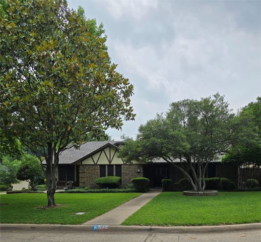 3810 Lucena Court, Grand Prairie, TX 75052
