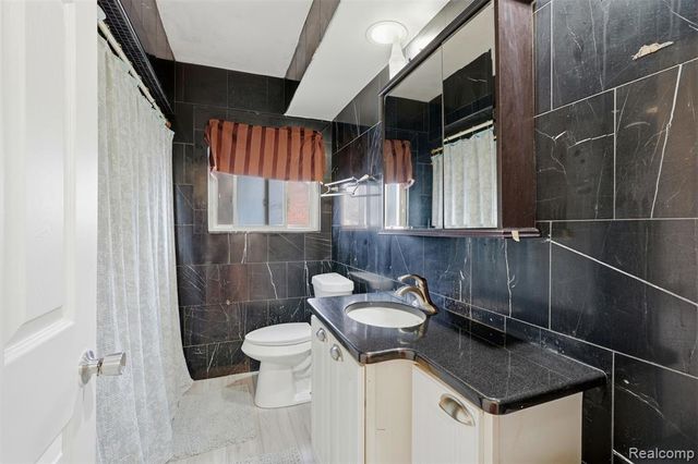 19952 Garfield, Redford, MI 48240