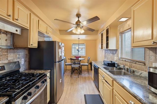 19952 Garfield, Redford, MI 48240