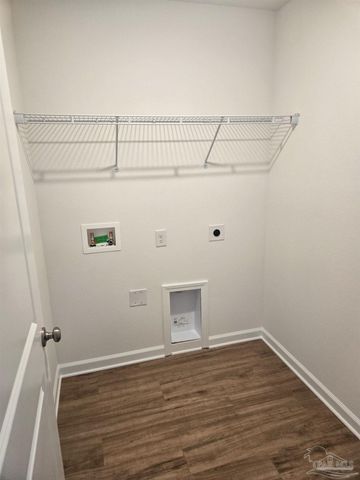 4607 Carlstrom Ln, Pensacola, FL 32507