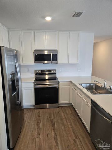 4607 Carlstrom Ln, Pensacola, FL 32507