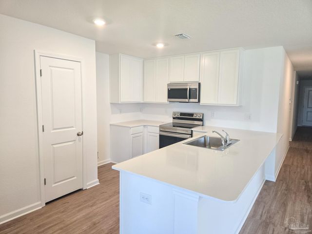 4607 Carlstrom Ln, Pensacola, FL 32507