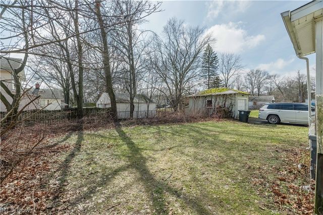 884 Lovers Lane, Akron, OH 44306