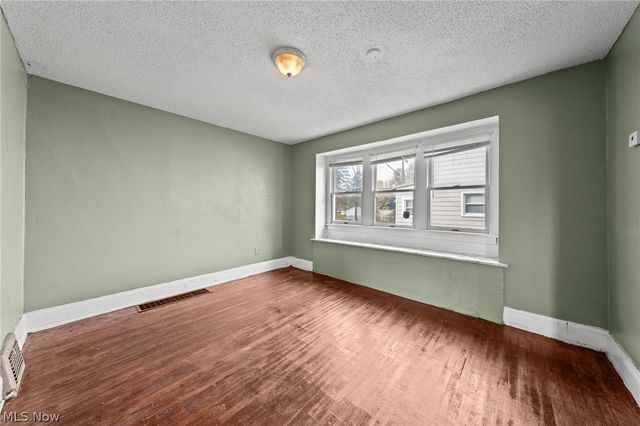 884 Lovers Lane, Akron, OH 44306