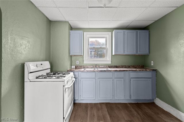 884 Lovers Lane, Akron, OH 44306