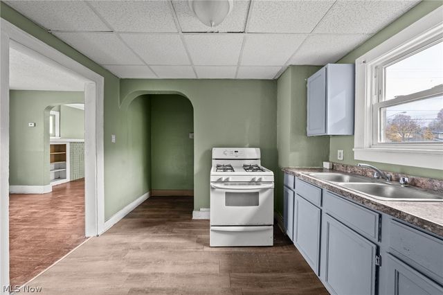 884 Lovers Lane, Akron, OH 44306