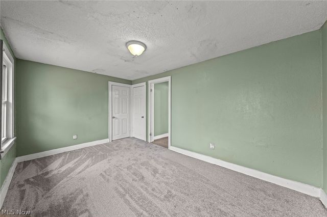 884 Lovers Lane, Akron, OH 44306