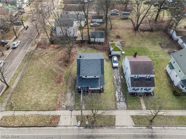 884 Lovers Lane, Akron, OH 44306