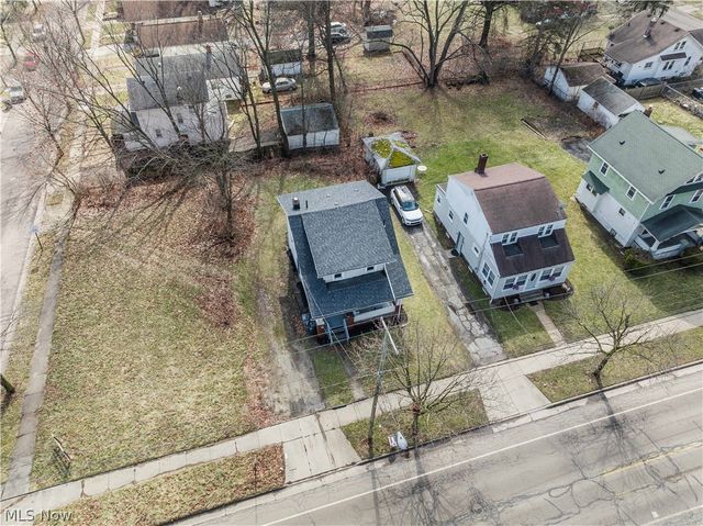 884 Lovers Lane, Akron, OH 44306