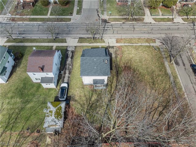 884 Lovers Lane, Akron, OH 44306