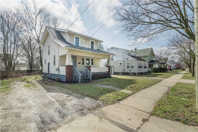 884 Lovers Lane, Akron, OH 44306