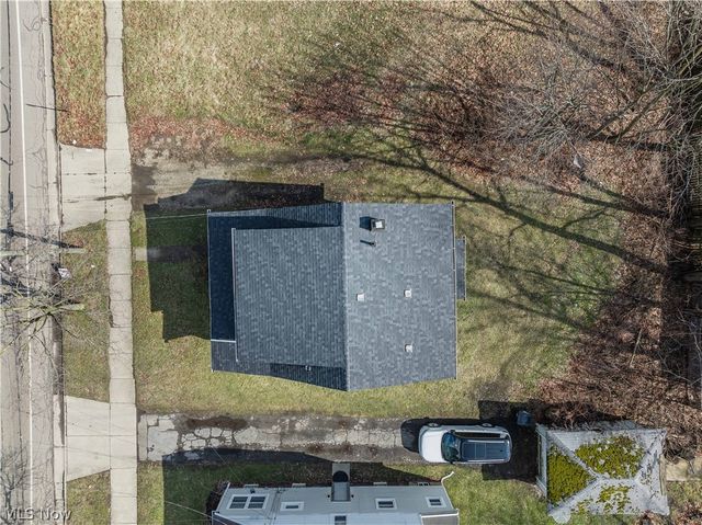 884 Lovers Lane, Akron, OH 44306