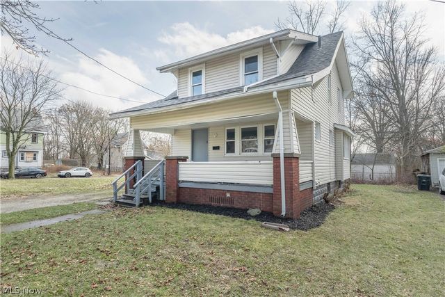 884 Lovers Lane, Akron, OH 44306