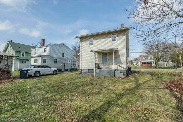 884 Lovers Lane, Akron, OH 44306