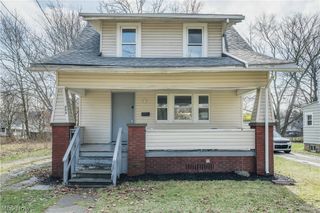 884 Lovers Lane, Akron, OH 44306