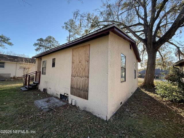 1141 LAKESHORE Boulevard, Jacksonville, FL 32205