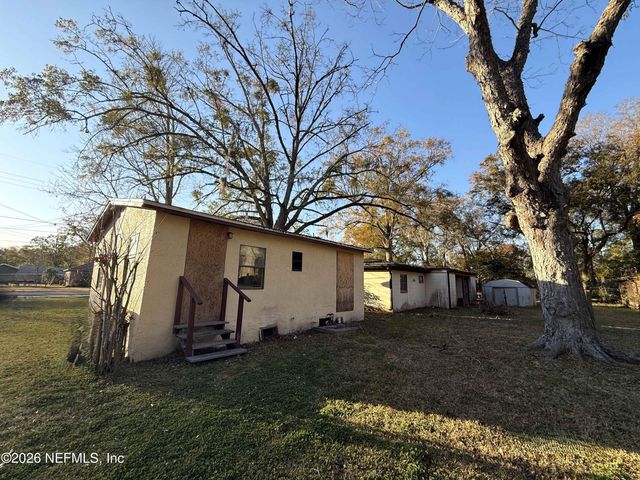 1141 LAKESHORE Boulevard, Jacksonville, FL 32205