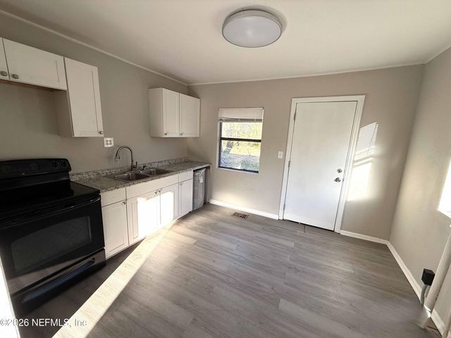 1141 LAKESHORE Boulevard, Jacksonville, FL 32205