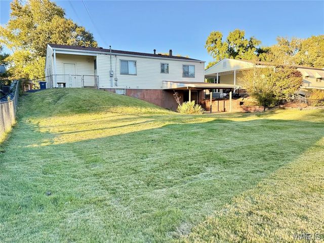 11716 Hollycrest Drive, St Louis, MO 63043