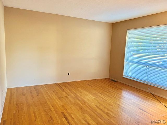 11716 Hollycrest Drive, St Louis, MO 63043