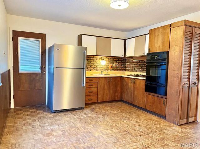 11716 Hollycrest Drive, St Louis, MO 63043