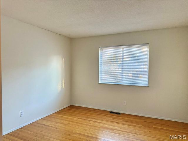 11716 Hollycrest Drive, St Louis, MO 63043
