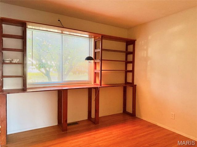 11716 Hollycrest Drive, St Louis, MO 63043