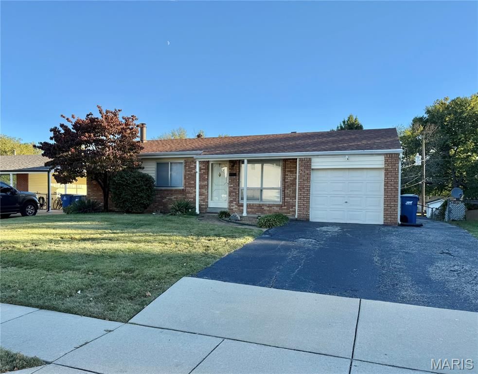 11716 Hollycrest Drive, St Louis, MO 63043