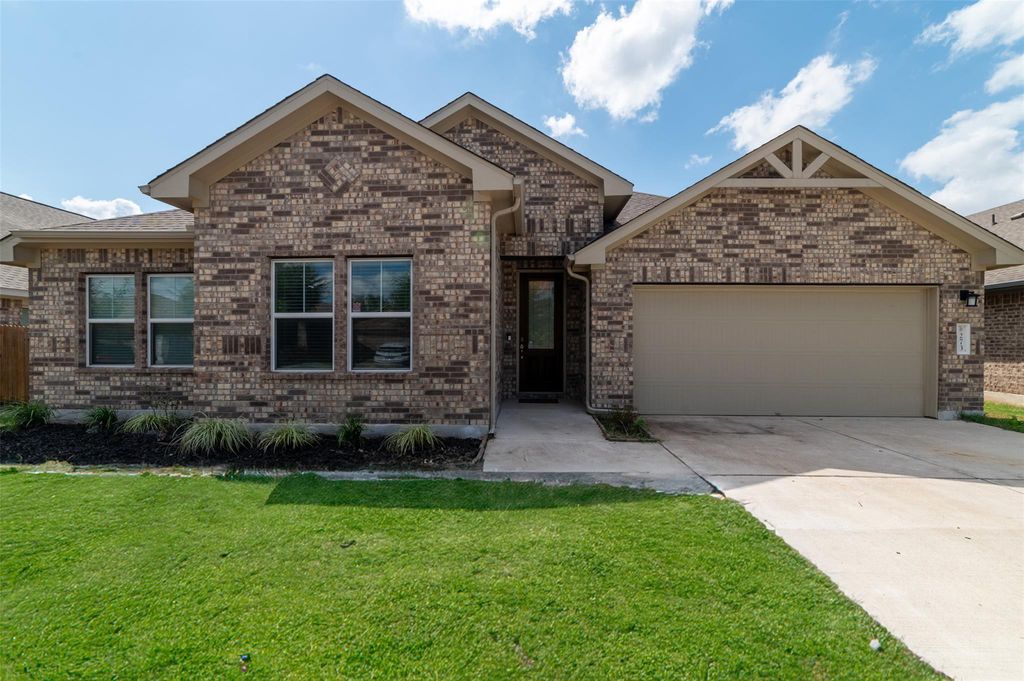 273 Rimrock CT, Bastrop, TX 78602