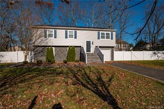 27 MANCHESTER Road, Huntington, NY 11743