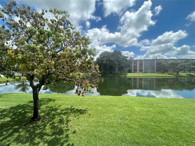 1080 Del Lago Cir 202, Sunrise, FL 33313