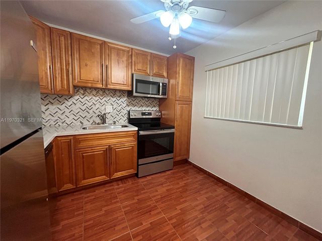 1080 Del Lago Cir 202, Sunrise, FL 33313