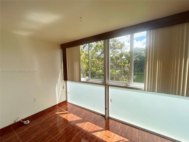 1080 Del Lago Cir 202, Sunrise, FL 33313